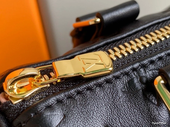 22 LOUIS VUITTON SPEEDY BANDOULIÈRE 0715